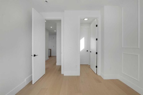 2413 25 Avenue Nw, Calgary, AB - Indoor Photo Showing Other Room