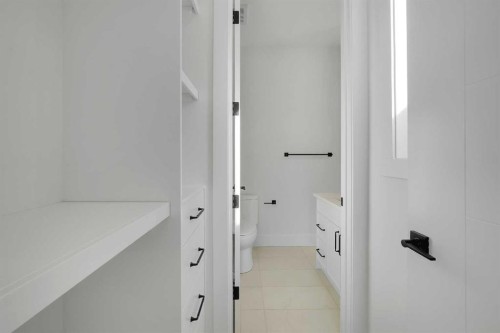 2413 25 Avenue Nw, Calgary, AB - Indoor Photo Showing Other Room