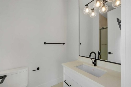2413 25 Avenue Nw, Calgary, AB - Indoor Photo Showing Bathroom