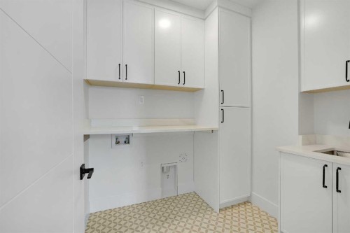 2413 25 Avenue Nw, Calgary, AB - Indoor