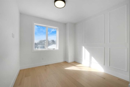 2413 25 Avenue Nw, Calgary, AB - Indoor Photo Showing Other Room