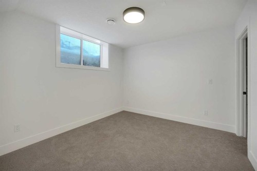 2413 25 Avenue Nw, Calgary, AB - Indoor Photo Showing Other Room