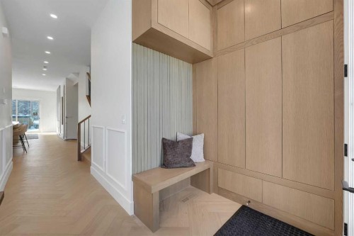 2413 25 Avenue Nw, Calgary, AB - Indoor Photo Showing Other Room