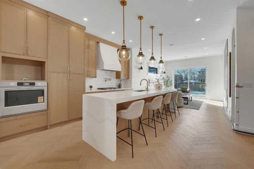 2413 25 Avenue Nw, Calgary, AB - Indoor Photo Showing Kitchen