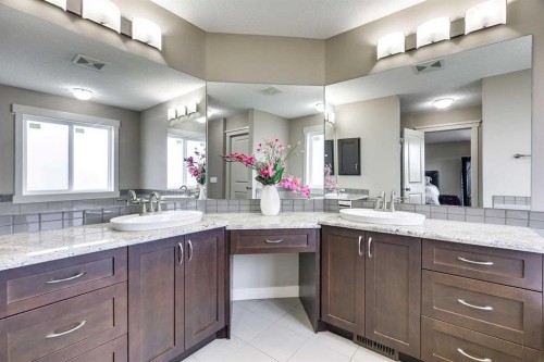 95 Evansdale Common Nw, Calgary, AB - Indoor Photo Showing Bathroom