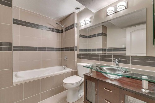 95 Evansdale Common Nw, Calgary, AB - Indoor Photo Showing Bathroom