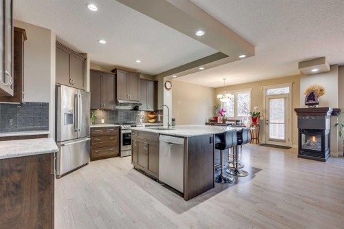 95 Evansdale Common Nw, Calgary, AB - Indoor Photo Showing Kitchen With Stainless Steel Kitchen With Upgraded Kitchen