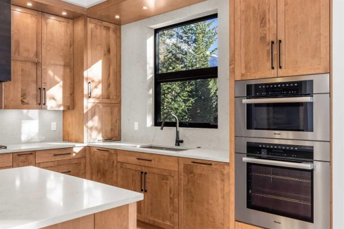 28 Blue Grouse Ridge, Canmore, AB - Indoor Photo Showing Kitchen With Upgraded Kitchen