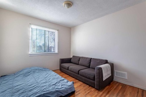 1511 28 Avenue Sw, Calgary, AB - Indoor Photo Showing Bedroom
