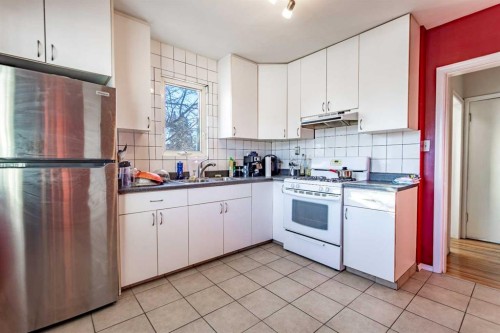 1511 28 Avenue Sw, Calgary, AB - Indoor Photo Showing Kitchen With Double Sink