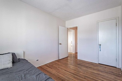 1511 28 Avenue Sw, Calgary, AB - Indoor Photo Showing Bedroom