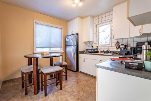 1511 28 Avenue Sw, Calgary, AB - Indoor Photo Showing Kitchen With Double Sink