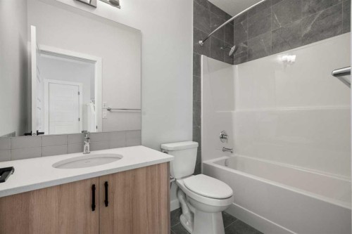 63 Creekstone Common Sw, Calgary, AB - Indoor Photo Showing Bathroom