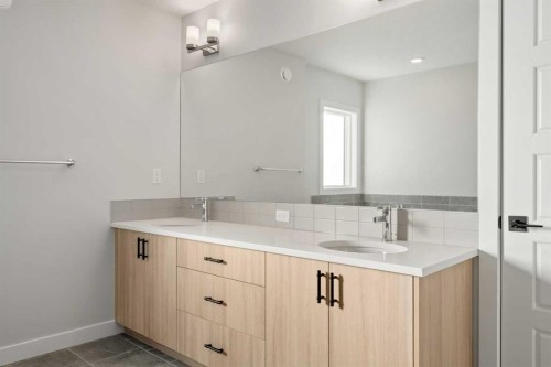 63 Creekstone Common Sw, Calgary, AB - Indoor Photo Showing Bathroom