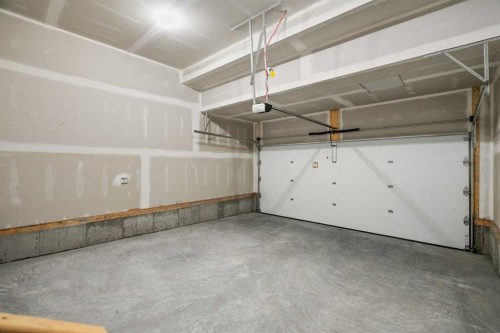 63 Creekstone Common Sw, Calgary, AB - Indoor Photo Showing Garage