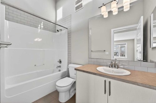 30 Sage Bluff Gate Nw, Calgary, AB - Indoor Photo Showing Bathroom