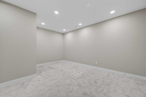 30 Sage Bluff Gate Nw, Calgary, AB - Indoor Photo Showing Other Room