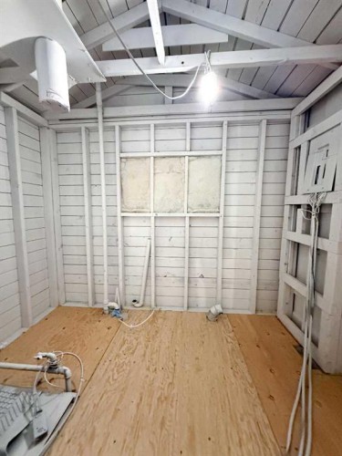 4906 52 Avenue, Olds, AB - Indoor Photo Showing Garage