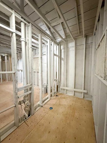 4906 52 Avenue, Olds, AB - Indoor