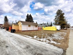 4906 52 Avenue  Olds, AB T4H 1H2