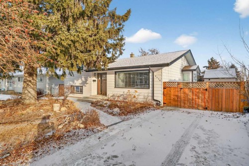 8416 7 Street Sw, Calgary, AB - Outdoor