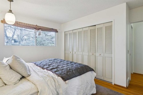 10712 Mapleshire Crescent Se, Calgary, AB - Indoor Photo Showing Bedroom