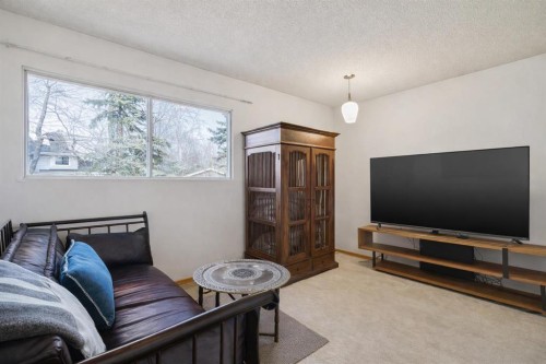 10712 Mapleshire Crescent Se, Calgary, AB - Indoor Photo Showing Other Room