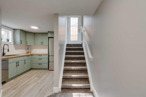 2444 45 Street Se, Calgary, AB - Indoor Photo Showing Kitchen
