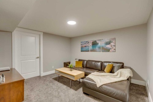 2444 45 Street Se, Calgary, AB - Indoor