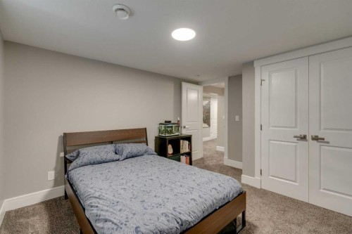 2444 45 Street Se, Calgary, AB - Indoor Photo Showing Bedroom
