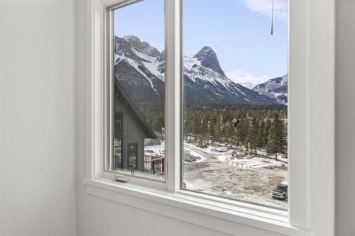 405-1505 Spring Creek Gate, Canmore, AB - Indoor Photo Showing Other Room