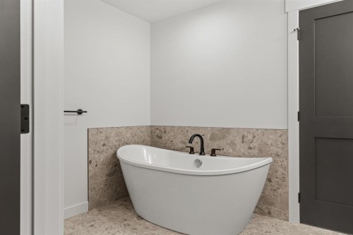 405-1505 Spring Creek Gate, Canmore, AB - Indoor Photo Showing Bathroom