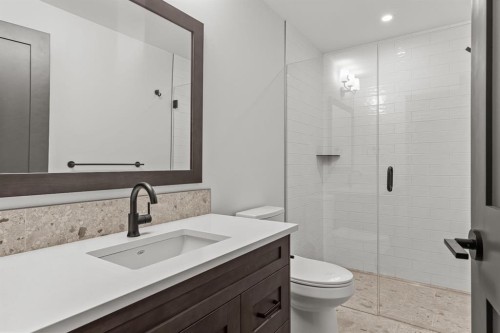 405-1505 Spring Creek Gate, Canmore, AB - Indoor Photo Showing Bathroom