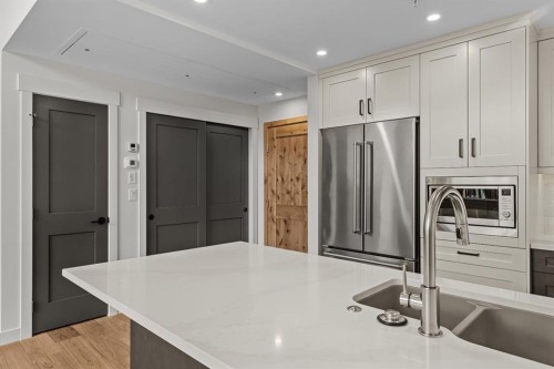 405-1505 Spring Creek Gate, Canmore, AB - Indoor Photo Showing Kitchen