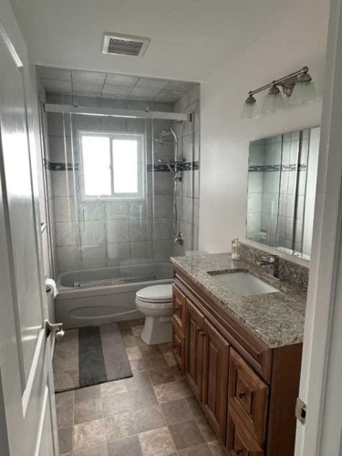 2103 Milne Drive Ne, Calgary, AB - Indoor Photo Showing Bathroom