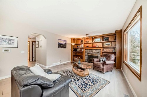 66 Tuscany Hills Point Nw, Calgary, AB - Indoor Photo Showing Living Room