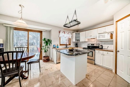 66 Tuscany Hills Point Nw, Calgary, AB - Indoor Photo Showing Kitchen