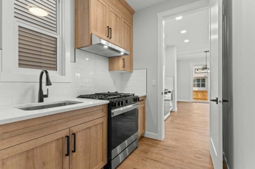 263 Kinniburgh Loop, Chestermere, AB - Indoor Photo Showing Kitchen With Upgraded Kitchen