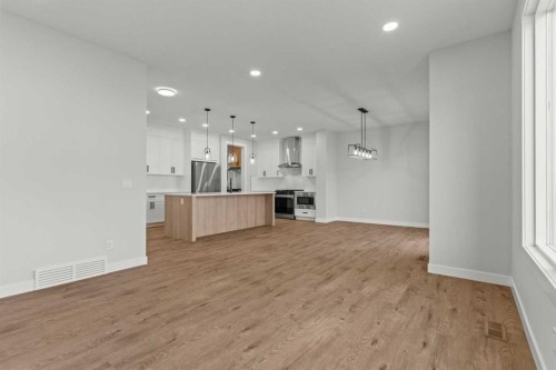 263 Kinniburgh Loop, Chestermere, AB - Indoor Photo Showing Kitchen