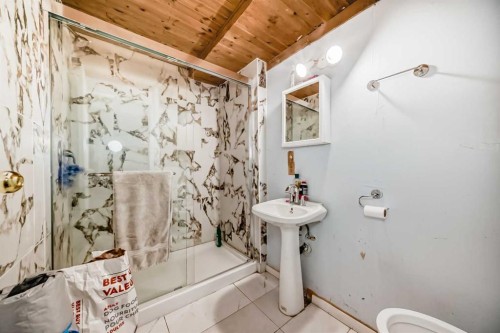 104 Falmere Way Ne, Calgary, AB - Indoor Photo Showing Bathroom