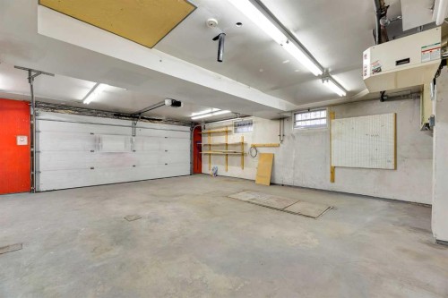 1707 Suffolk Street Sw, Calgary, AB - Indoor Photo Showing Garage
