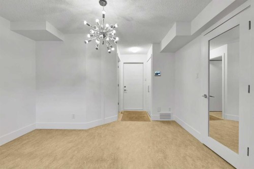 1707 Suffolk Street Sw, Calgary, AB - Indoor Photo Showing Other Room