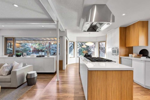 1707 Suffolk Street Sw, Calgary, AB - Indoor Photo Showing Kitchen