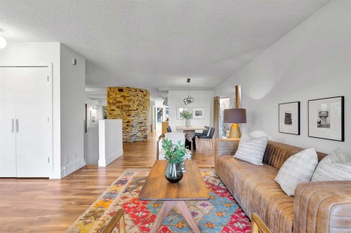 1707 Suffolk Street Sw, Calgary, AB - Indoor Photo Showing Living Room