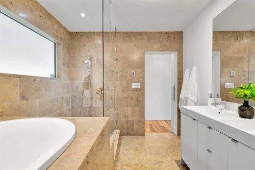 1707 Suffolk Street Sw, Calgary, AB - Indoor Photo Showing Bathroom
