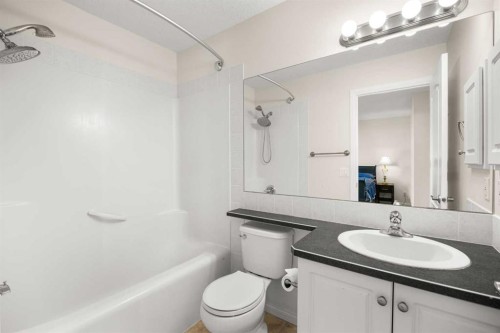 156 Royal Manor Nw, Calgary, AB - Indoor Photo Showing Bathroom