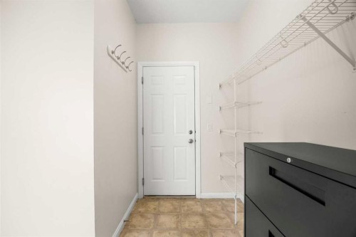 156 Royal Manor Nw, Calgary, AB - Indoor