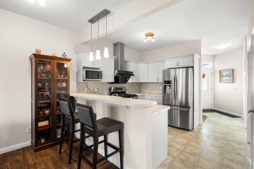 156 Royal Manor Nw, Calgary, AB - Indoor Photo Showing Kitchen With Stainless Steel Kitchen With Upgraded Kitchen