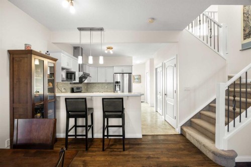 156 Royal Manor Nw, Calgary, AB - Indoor Photo Showing Kitchen