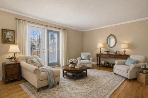 4416 Quentin Court Sw, Calgary, AB - Indoor Photo Showing Living Room